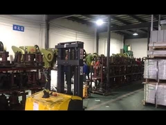 একটি WEI আলো প্রস্তুতকারক কারখানার শিল্প আলো ফিক্সচার কর্ম লাইন।